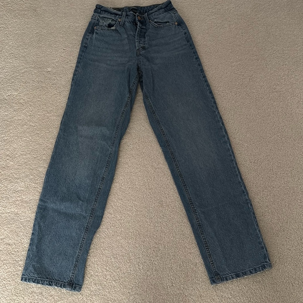 High waisted jeans